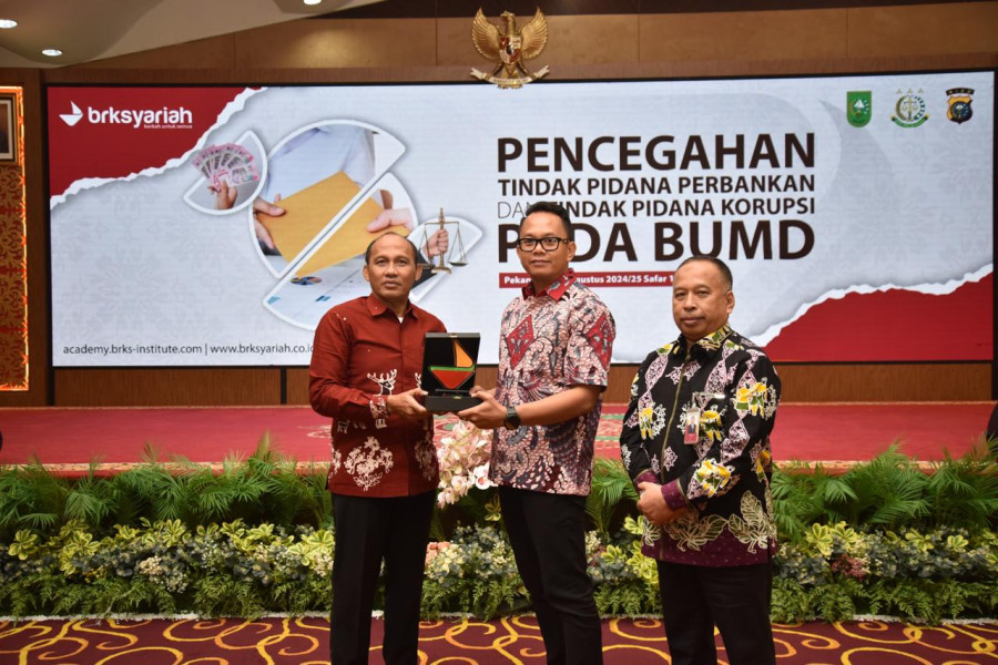Kompol Tedy Ardian Paparkan Berbagai Kasus Kejahatan Bank dan Pencegahannya Saat Jadi Jadi Pemateri Workshop di BRK Syariah