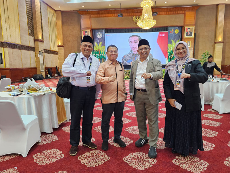 Rektor Unilak Hadiri Pengukuhan Pengurus DPP APKASINDO 2024-2025 dan Seminar Penguatan Tata Kelola Sawit Indonesia