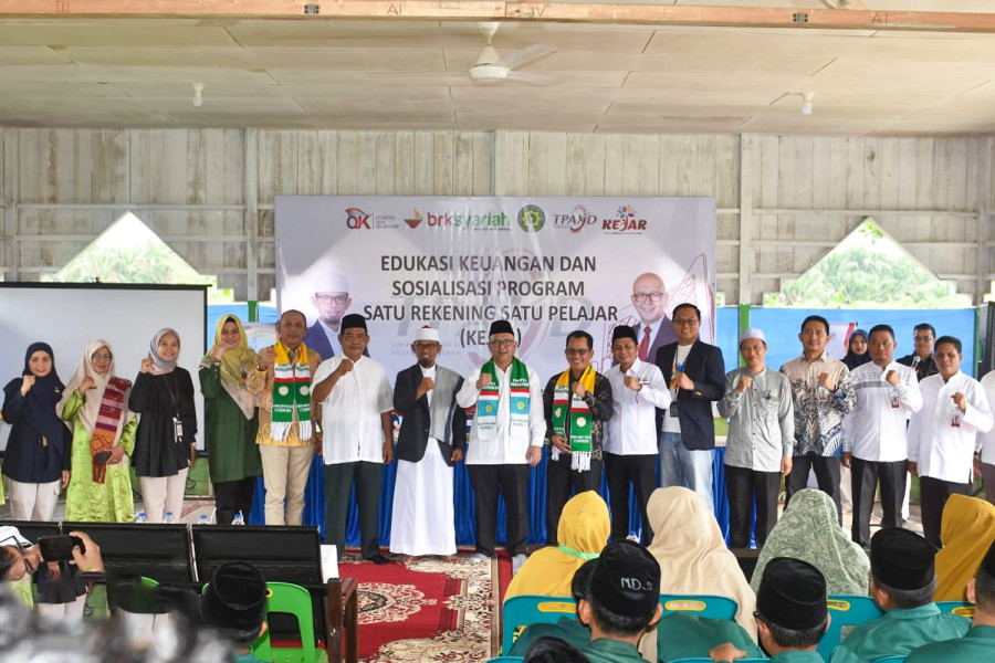 BRK Syariah Bersama OJK Riau Sosialisasikan Program Kejar dan Salurkan Bantuan Masjid Ponpes Darul Fikri