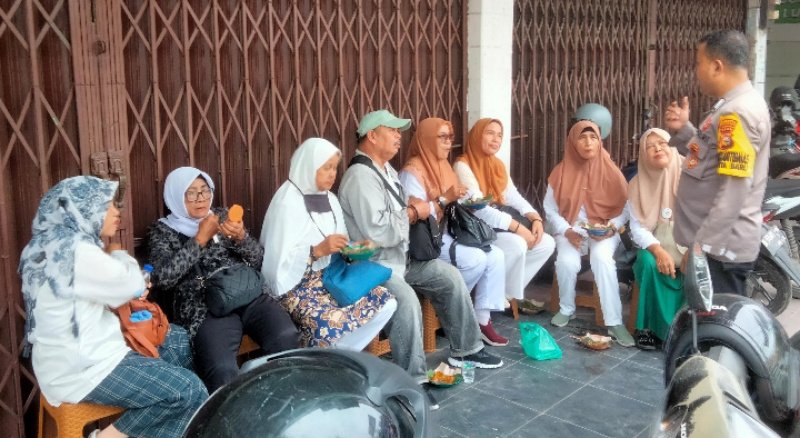 Bhabinkamtibmas Polsek Pekanbaru Kota Berikan Penyuluhan Pilkada Damai di Kelurahan Kota Baru
