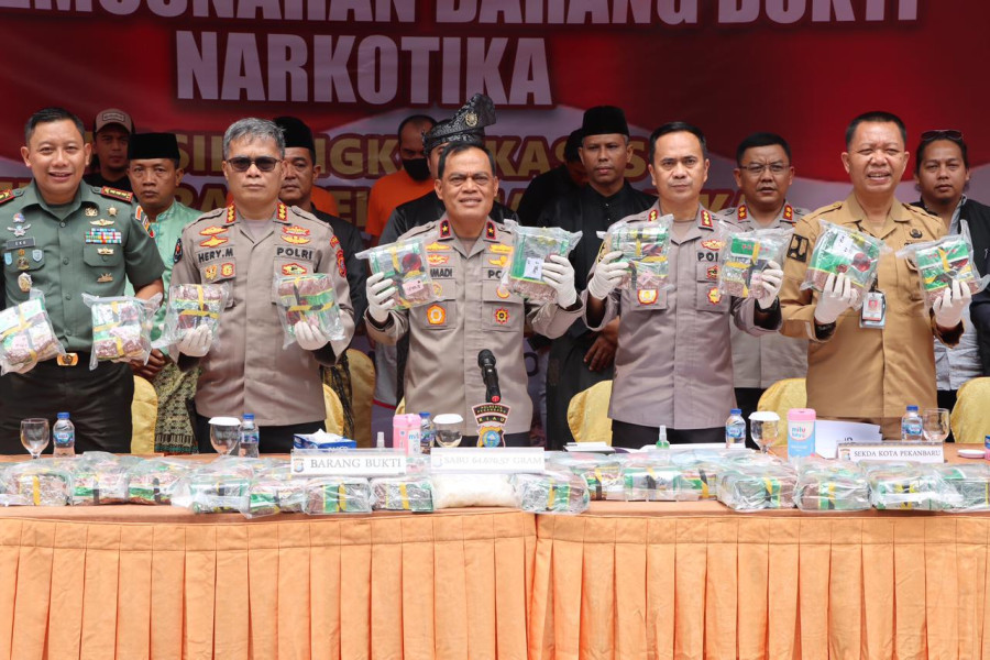 Dua Pengedar Narkoba Jaringan Malaysia Dibekuk di Pekanbaru, 65 Kg Sabu Disita