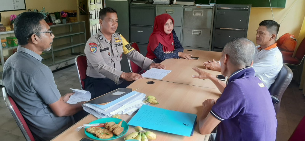 Polsek Rumbai Pesisir Ajak Pegawai Kelurahan Lembah Sari Wujudkan Pilkada Aman dan Damai