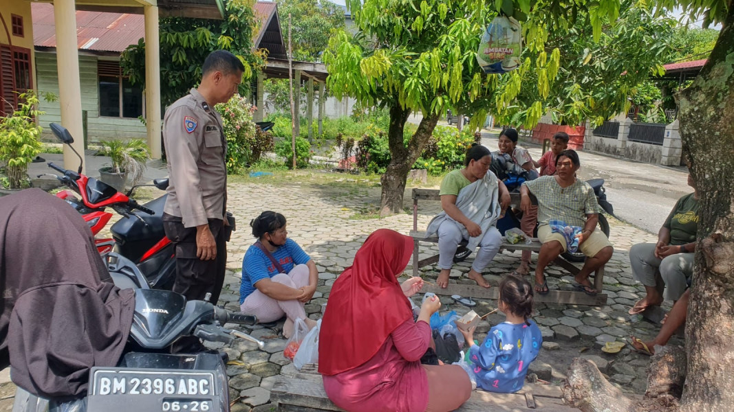 Gelar Giat Cooling System, Polsek Payung Sekaki Sambangi Warga di Kelurahan Bandar Raya
