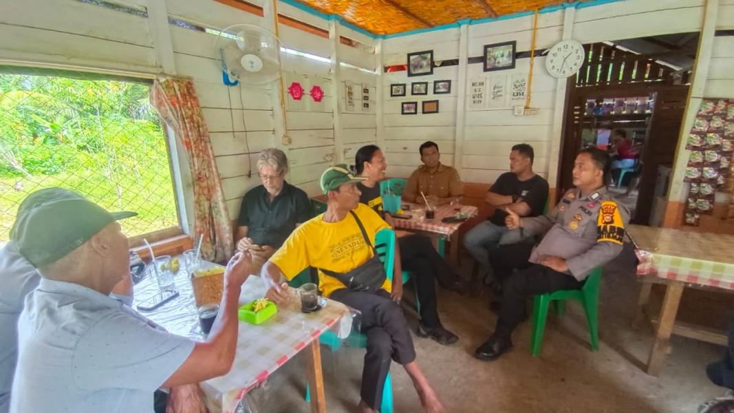 Bripka Alfa Hasim  Sambangi Warga Sebagai Upaya Cooling System Jelang Pilkada