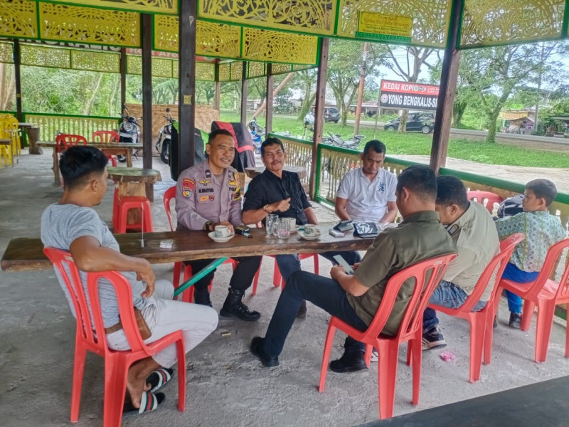 Pasca Pilkada Kabupaten Siak oleh Bhabinkamtibmas Kelurahan Sungai Mempura Bersama Tokoh Masyarakat Laksanakan Cooling System