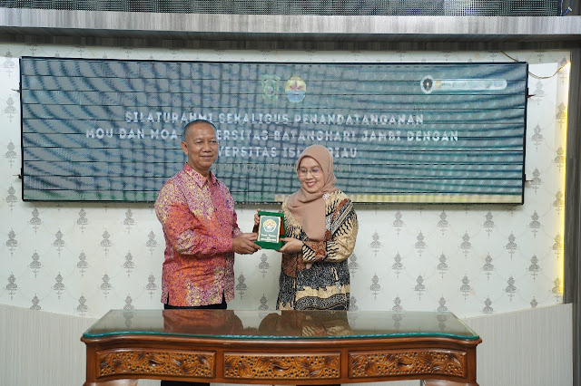 Teken MoU, UIR dan UNBARI Sepakat Tingkatkan Kualitas Pendidikan Tinggi