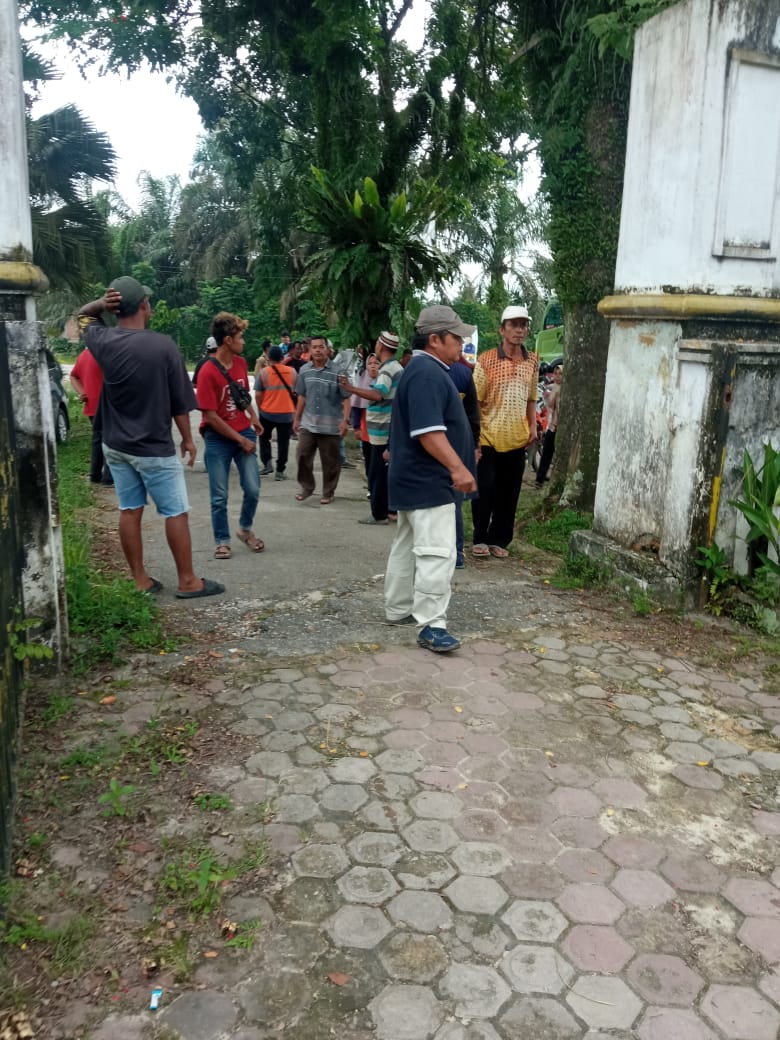 Demo THL DLHK Di TPA Muara Fajar, Berdampak Sampah Diruas Jalan Tidak Diangkut.