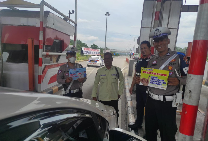 Jaga Kamseltibcar Lantas dan cegah laka di Tol, Satgas Preventif ops zebra lancang kuning 2024 Polda Riau, Tingkatkan Patroli Dan Sosialisasi Kamseltibcar lantas di Tol Serta Sosialisasi Pilkada Damai 2024