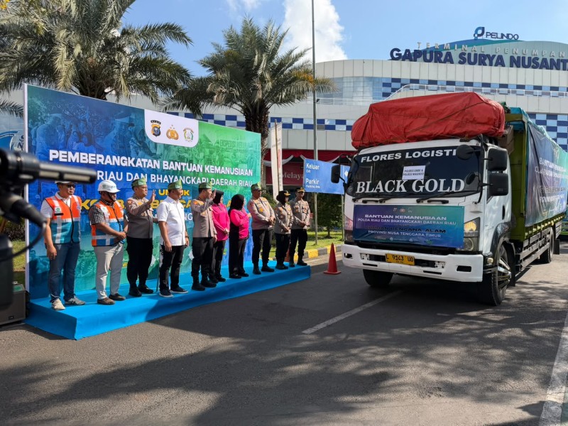Dari Bumi Lancang Kuning, Polda Riau Salurkan 60 Ton Bantuan ke NTT