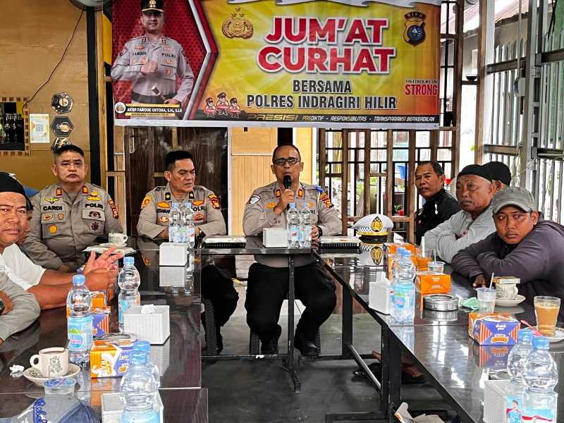 Satlantas Polres Inhil laksanakan Sosialisasi Keselamatan melalui kegiatan Jum'at Curhat di Kota Tembilahan