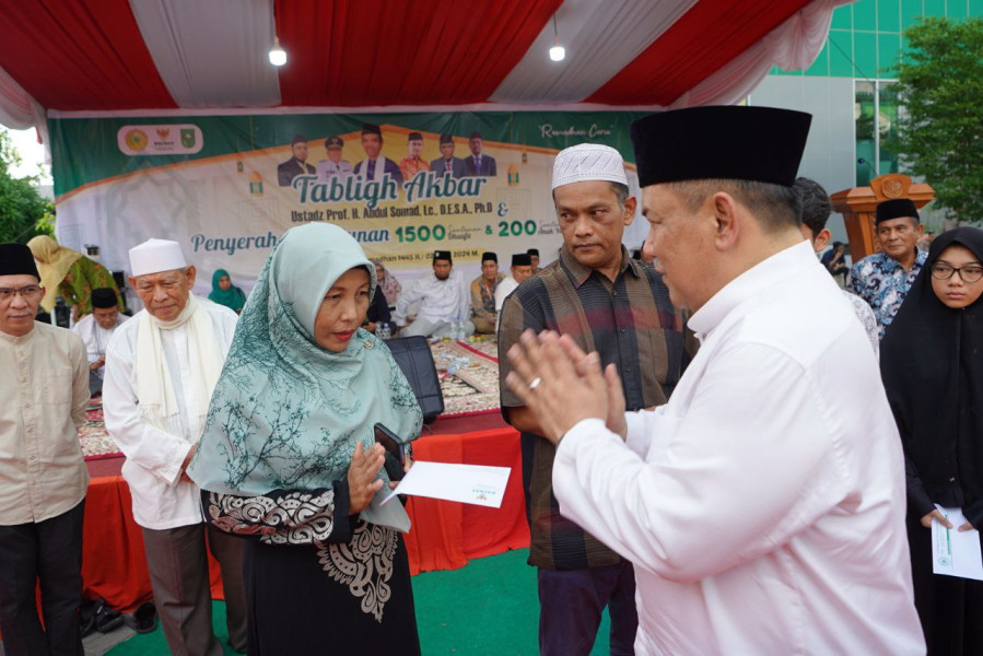 Puncak Ramadan Ceria, Umri dan Baznas Riau Beri Santunan Kepada 1.700 Penerima