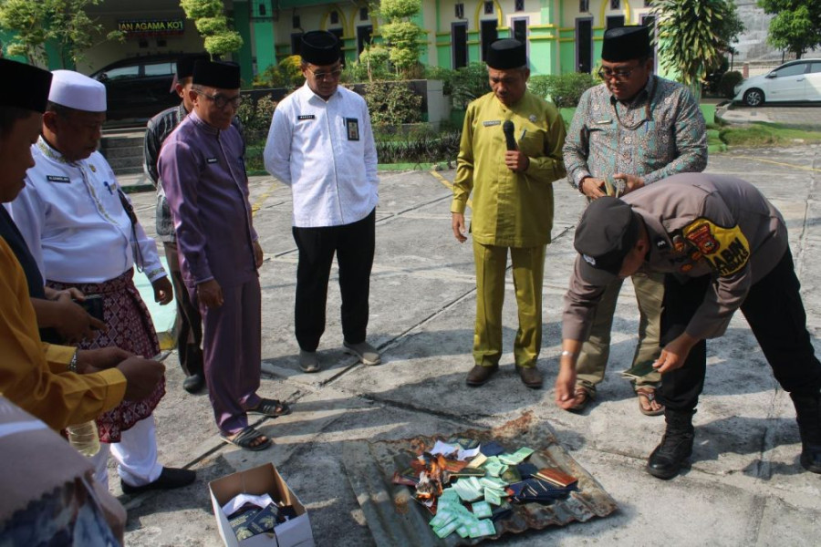 Kemenag Pekanbaru Musnahkan 345 Buku Nikah