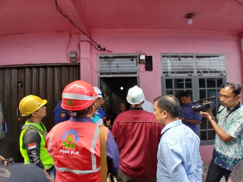 Warga Kurang Mampu di Sukaramai Akhirnya Lega Pasalnya Pemko Pekanbaru Mulai Perbaiki Instalasi Listrik