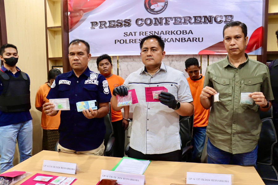 Satresnarkoba Polresta Pekanbaru Tangkap Pasangan Kekasih Pengedar Narkoba