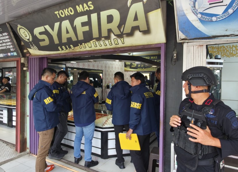 Terkait Kasus PETI di Kuansing, Polda Riau Geledah Toko Emas Syafira dan Sita Ratusan Gram Emas