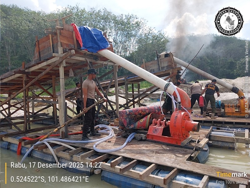 48 Rakit PETI dimusnah oleh Tim Gabungan, Dilahan Kebun Karet milik Pemkab, Kuansing, di Desa Jake.