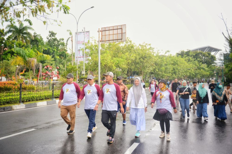 Kepala Diskominfotik Riau Lepas Jalan Sehat SMSI Tahun 2024