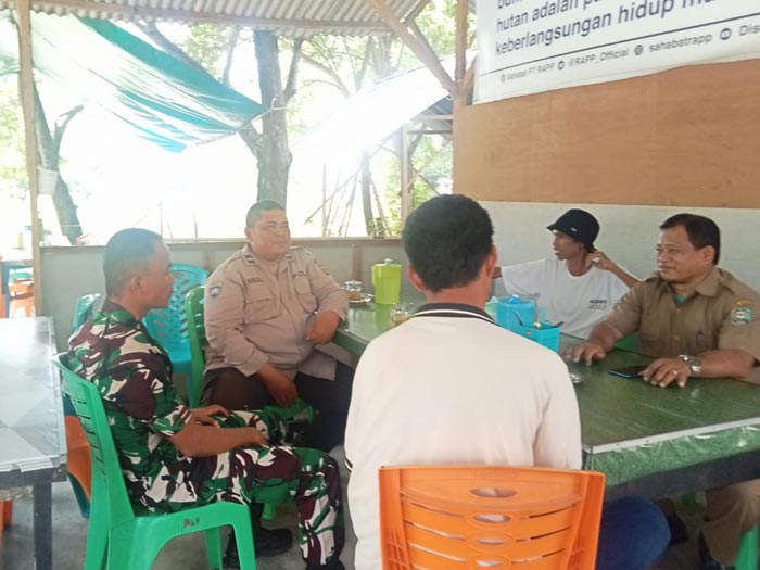Laksanakan Cooling System, Bhabinkamtibmas dan Bhabinsa Desa Dayun Ajak Masyarakat Ciptakan Kamtibmas yang Aman