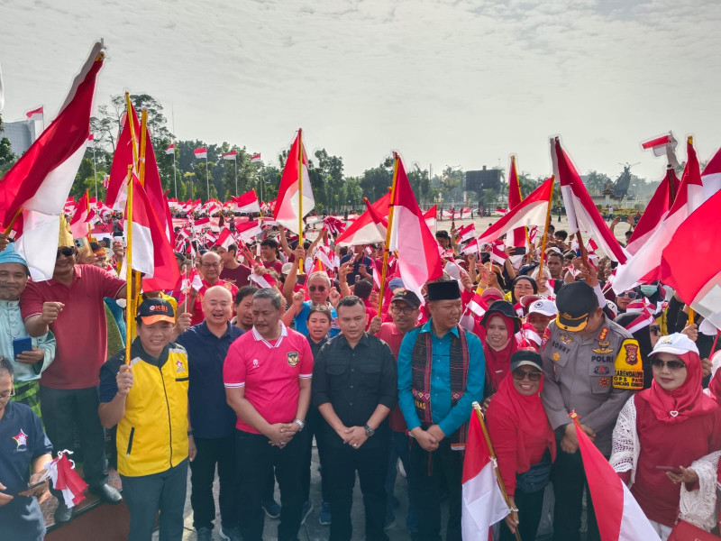 Ribuan Warga Antusias pada Pencanangan Gerakan Pembagian Bendera Merah Putih Tahun 2024
