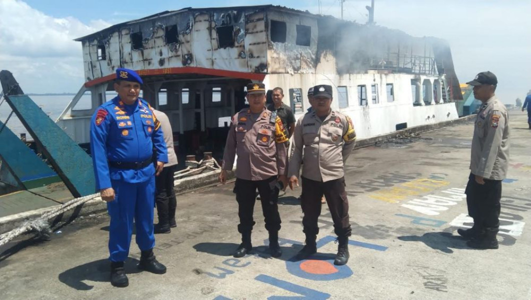 Bersandar di Dermaga Bengkalis, Kapal Roro Terbakar saat Perbaikan