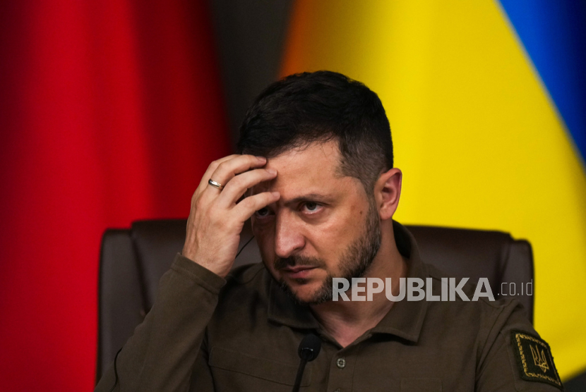 Zelenskyy Jadi Buronan Rusia
