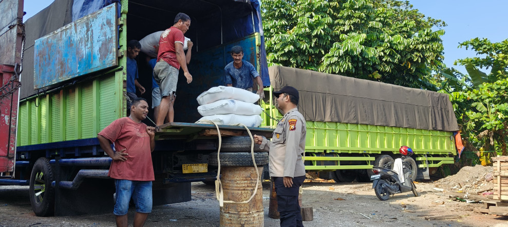 Tingkatkan Kesadaran Keamanan, Polsek Kawasan Pelabuhan Lakukan Patroli di Pelabuhan Rakyat