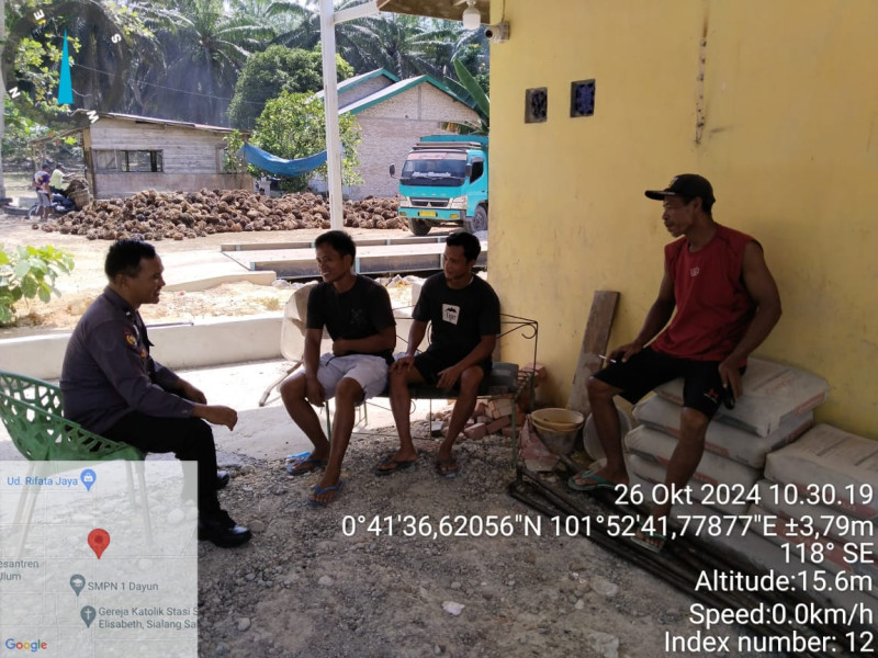 Cooling System Sambangi Rumah Warga, Bhabinkamtibmas Dayun Ajak Wujudkan Pilkada Damai