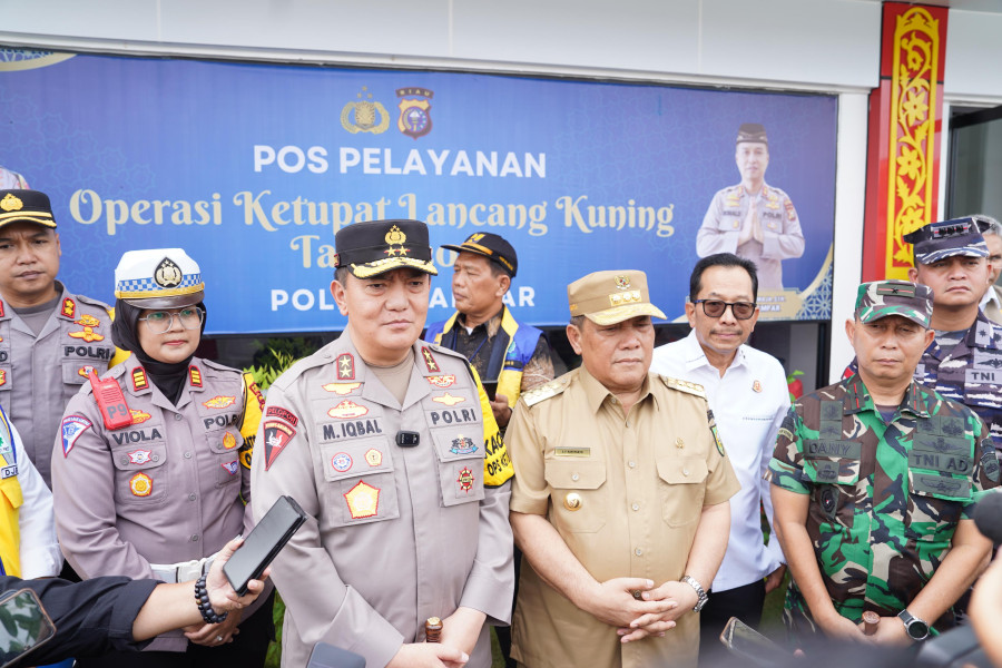 Tinjau Pos PAM di Ruas Tol Pekbbang, Kapolda Riau Irjen Iqbal Ingatkan Pemudik Jaga Keselamatan