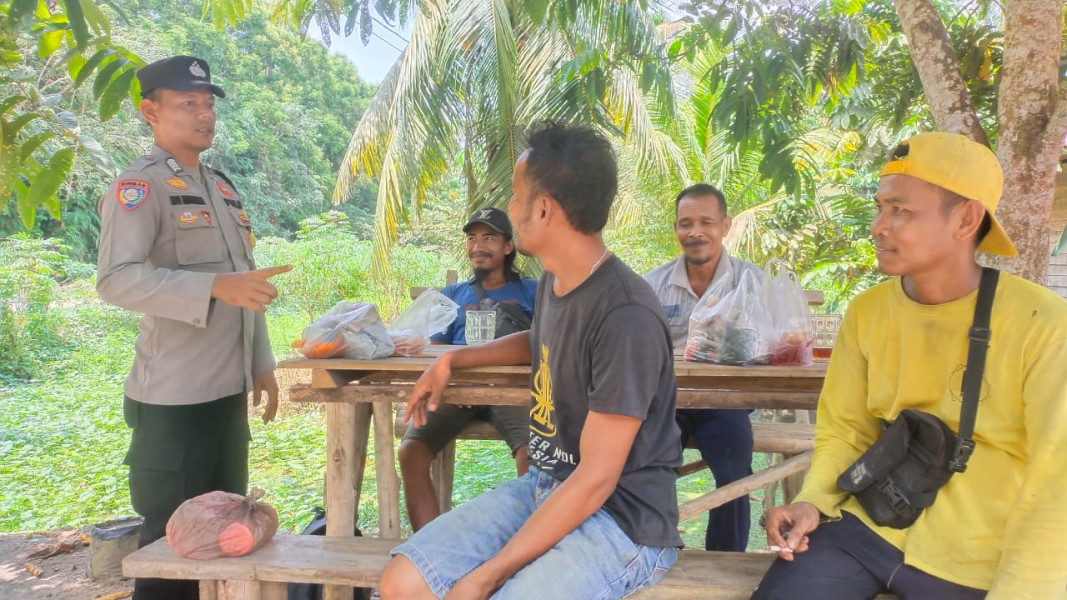 Cooling System, Bhabinkamtibmas Desa Paluh Ajak Warga Jaga Kondusifitas Pasca Pleno Pilkada Kabupaten Siak