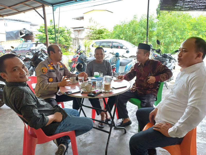 Cooling System, Kapolsek Siak Kompol Alai Sembari Ngopi Berikan Pencerahan dan Himbauan Kamtibmas Pasca Pilkada