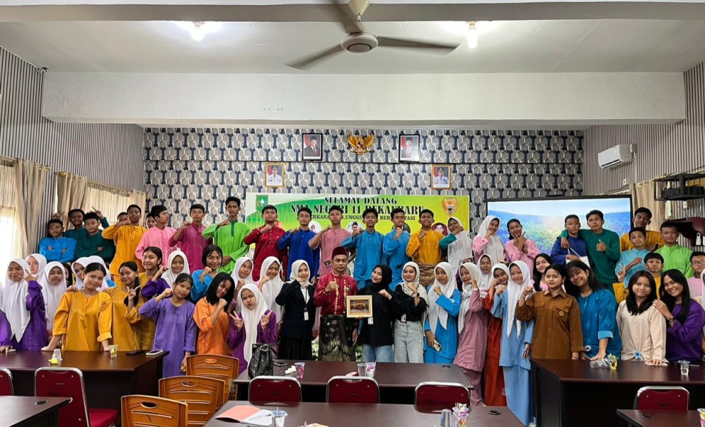 UKM Difikom UNILAK Bekali 63 Siswa SMA Negeri 11 Pekanbaru dengan Keterampilan Komunikasi dan Desain Digital
