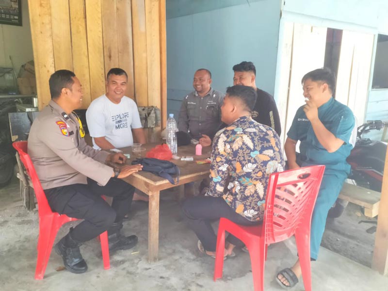 Coffe Morning Bersama Warga Kampung Rempak, Bhabinkamtibmas Laksanakan Giat Cooling System Pemilu Damai