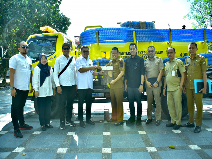 Kementerian PUPR Hibahkan Mobil Tinja, Pj Bupati Kampar Siap Optimalkan Penggunaan