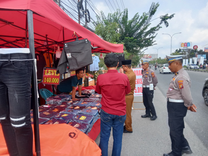 Mulai Ditertibkan, PKL di Soebrantas Diimbau Tak Buka Lapak di Badan Jalan
