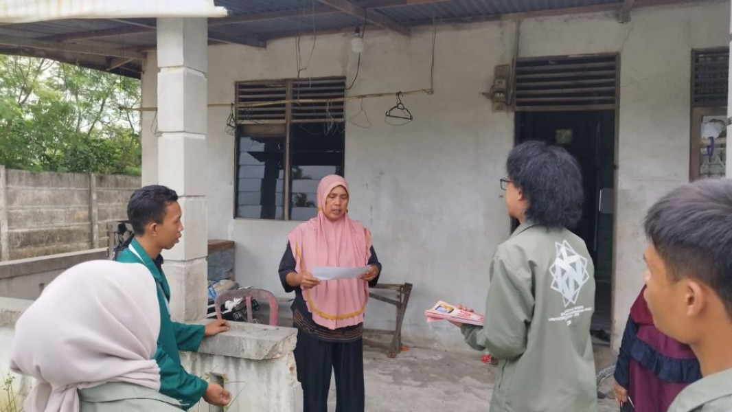 Resah Terhadap Judol dan Pinjol, Mahasiswa KKN UMRI Turun Gunung Sosialisasi Masyarakat