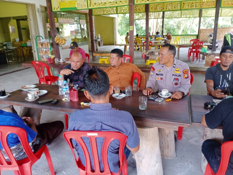Bhabinkamtibmas Sungai Mempura Himbau Warga Tetap Tenang Pasca-Pencoblosan Pilkada Kabupaten Siak
