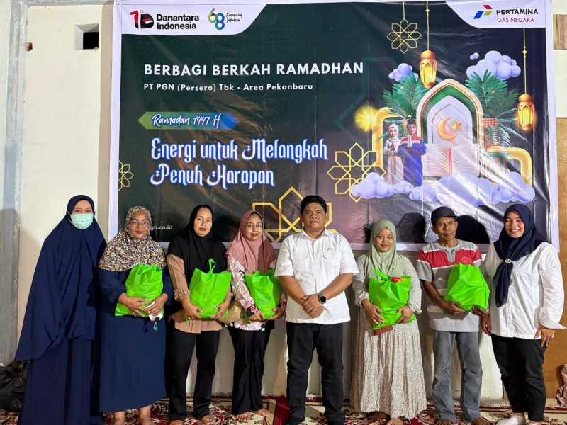 Perkuat Kepedulian Sosial, PGN Area Pekanbaru Bagikan Sembako Ke Pelanggan Jargas di Pelalawan.