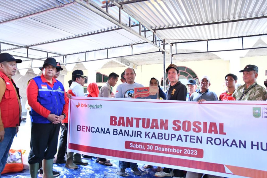 Peduli Korban Banjir Rokan Hulu, 140 Paket Sembako Disalurkan BRK Syariah