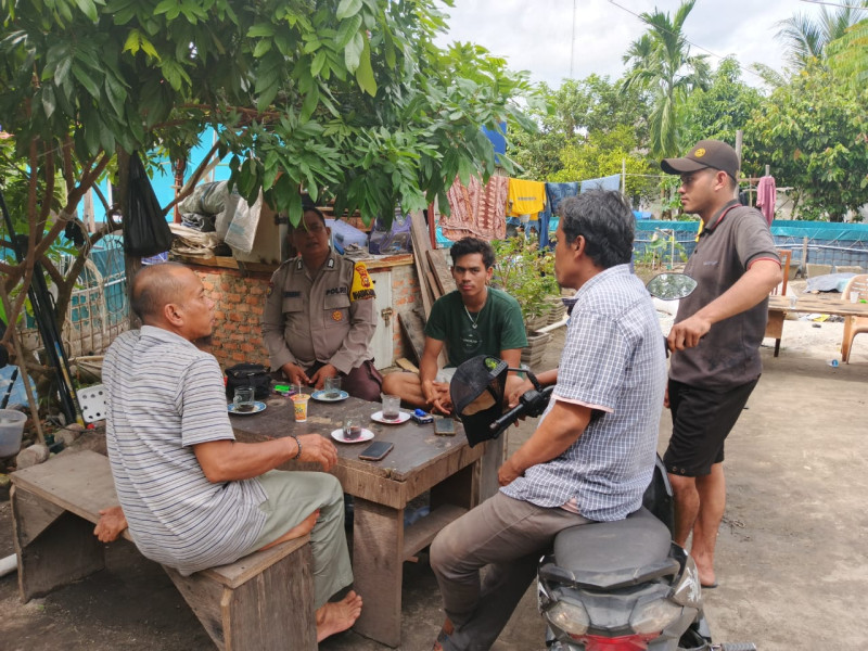 Ciptakan Kondisi Yang Aman Saat Pelaksanaan Pencoblosan, Bhabinkamtibmas Minta Warga Tetap Jaga Kamtibmas