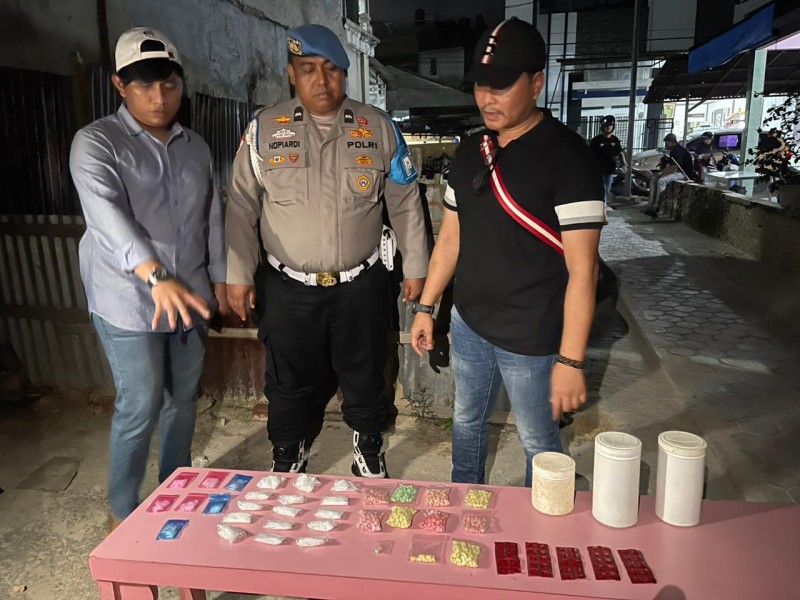 Sembunyikan Sabu dan Ekstasi dalam Pasir, Pria di Pekanbaru Ditangkap