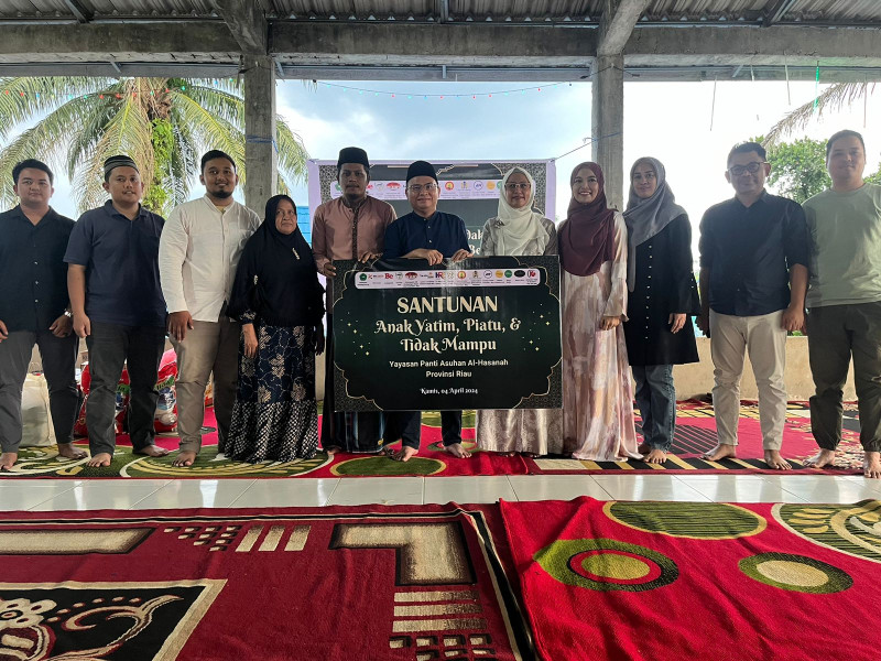Bersama Anggota DPR RI Terpilih, Unilak dan Papeindo Riau Memilih Berbuka di Panti Asuhan