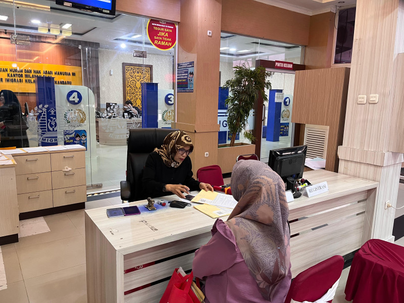 Sambut Hari Bhakti Imigrasi ke-75, Kantor Imigrasi Pekanbaru Gelar Layanan Paspor Simpatik