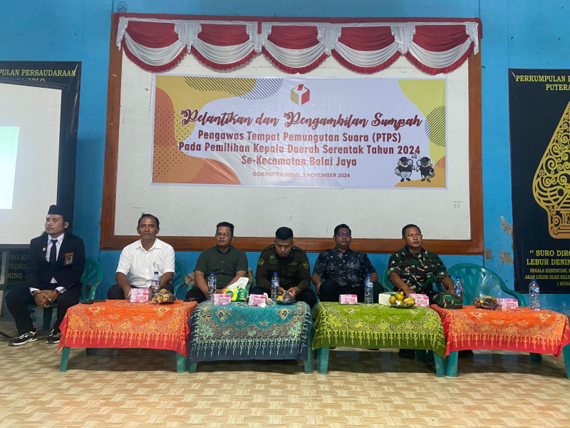 Polsek Bagan Sinembah Hadir Dalam Acara Pelantikan dan pengambilan Sumpah Pangawas TPS Kec. Balai Jaya