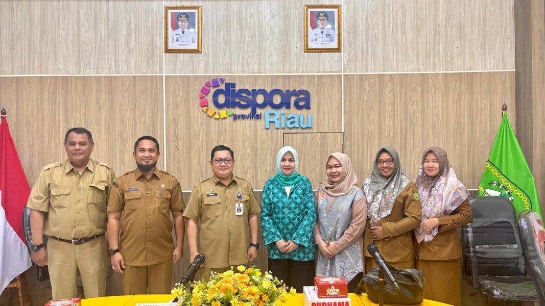 Rapat Evaluasi Dispora Riau Dengan Tim Monev dan Pengawasan Belanja Hibah.