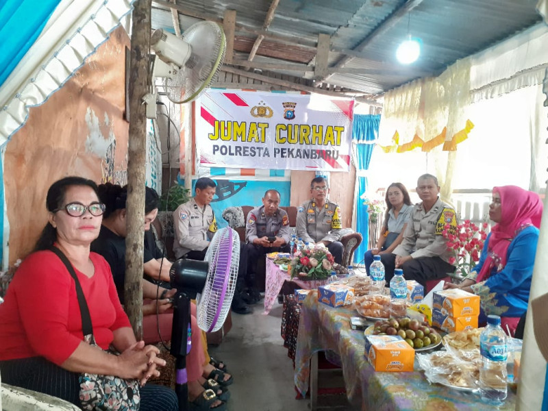 Polresta Pekanbaru Laksanakan Cooling System di Acara Jumat Curhat