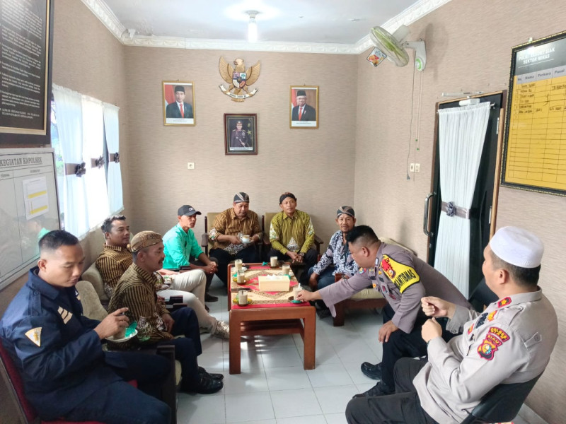 Kapolsek Minas Coffee Morning & Cooling System Bersama Pengurus DPC Pujakesuma Kecamatan Minas