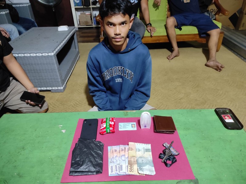 Bawa 100 Gram Sabu, Mahasiswa Di Pekanbaru Disergap Tim Opsnal Ditresnarkoba Polda Riau.