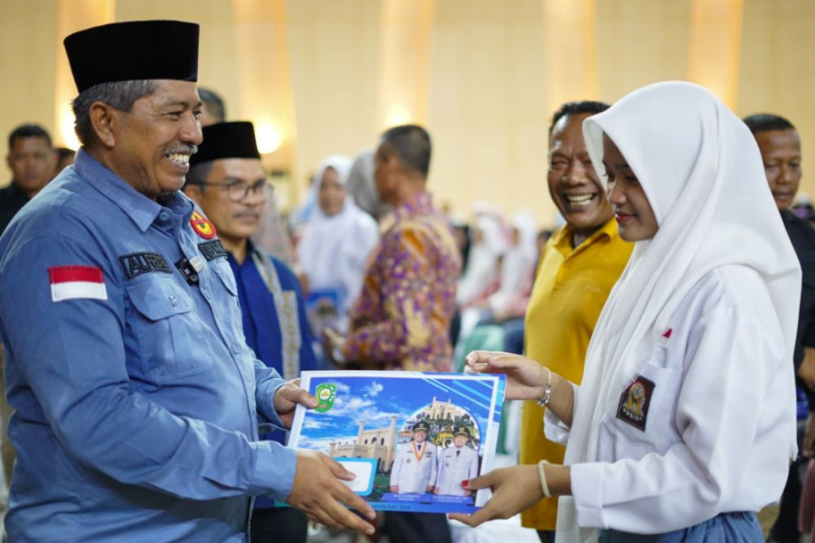 Puluhan Anak Siak Kuliah di Unilak Lewat Program 1 Keluarga 1 Sarjana