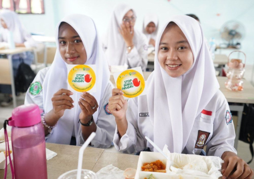 Mimpi Makan Siang Bergizi Siswa Pekanbaru Tertunda
