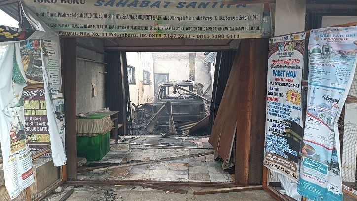 Tiga Rumah dan 6 Kendaraan Hangus Saat |Kebakaran di Jalan Nila Pekanbaru